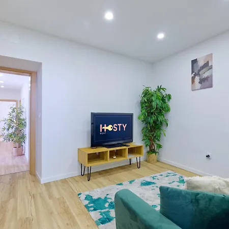Garden House By Hosty Sacavem