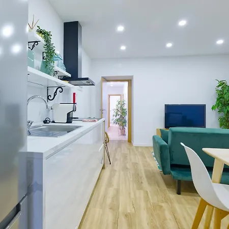 Apartment Garden House By Hosty