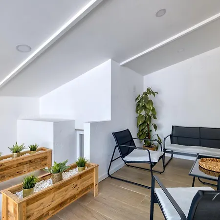Garden House By Hosty