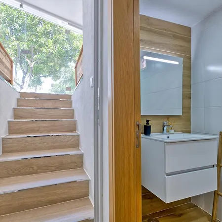 Garden House By Hosty *